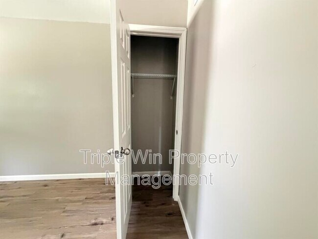 Building Photo - 11050 Linnell Dr
