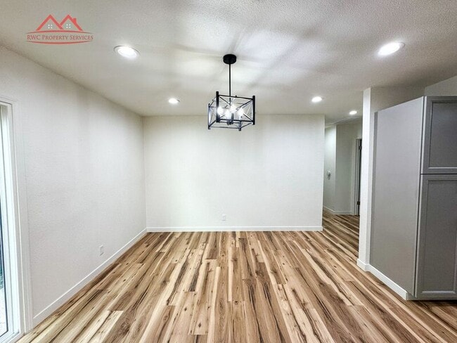 Building Photo - 5457 E Knoll Dr