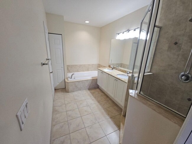 Building Photo - 6185 Laurel Ln