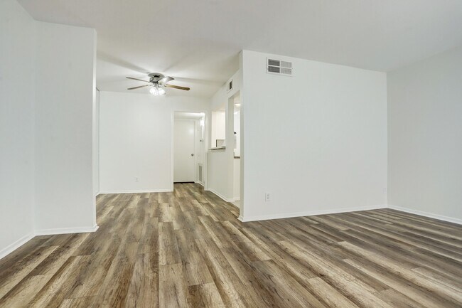 Building Photo - 11540 Chimney Rock Rd