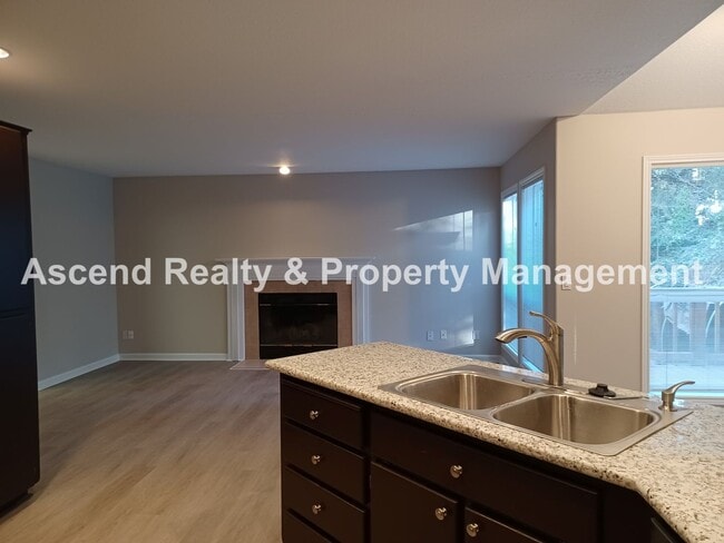 Building Photo - Gorgeous Updated Murrayhill Area 4 Bed on ...