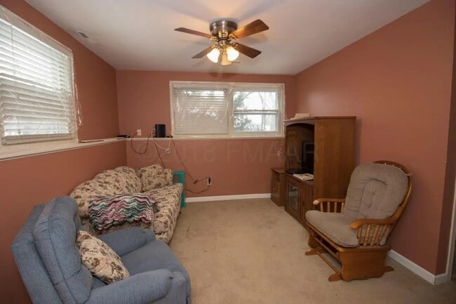 Building Photo - 2802-9 1/2 9 1/2 St N