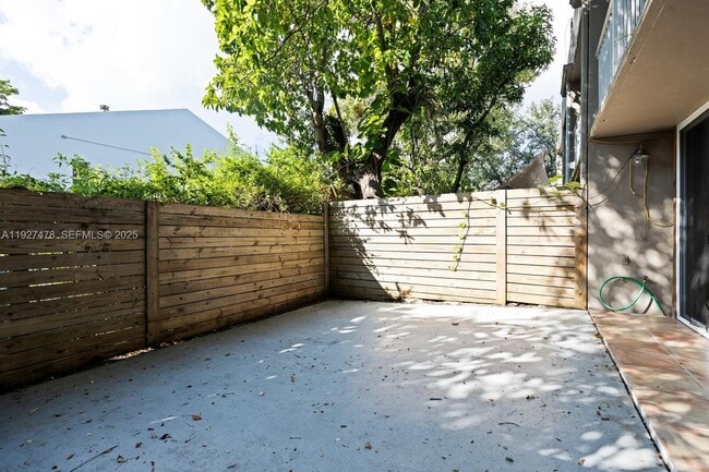 Building Photo - 3028 Center St