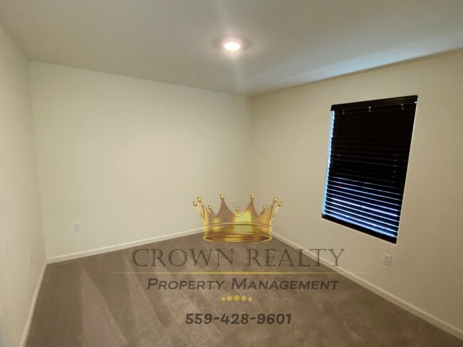 Building Photo - 2244 Samuel St