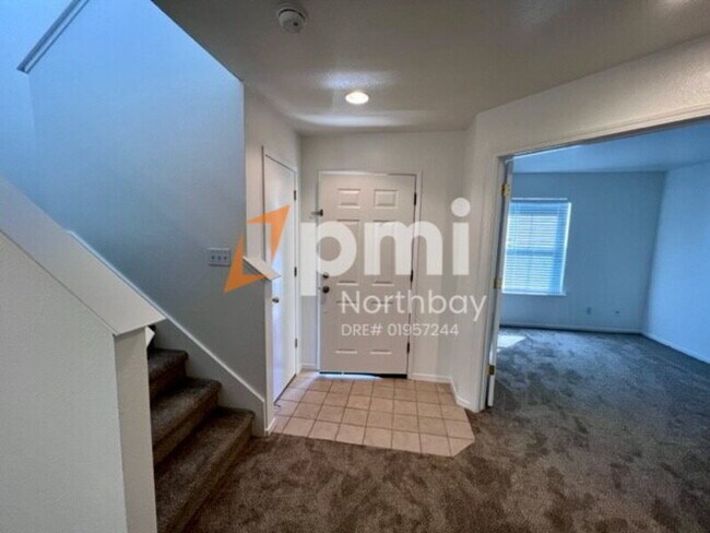 Building Photo - 3200 Puffin Cir