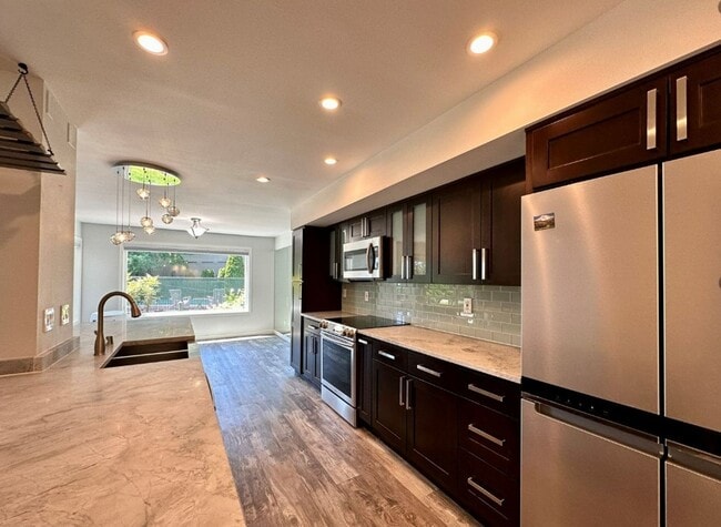 Building Photo - 2bd/1.75ba Kirkland Condo