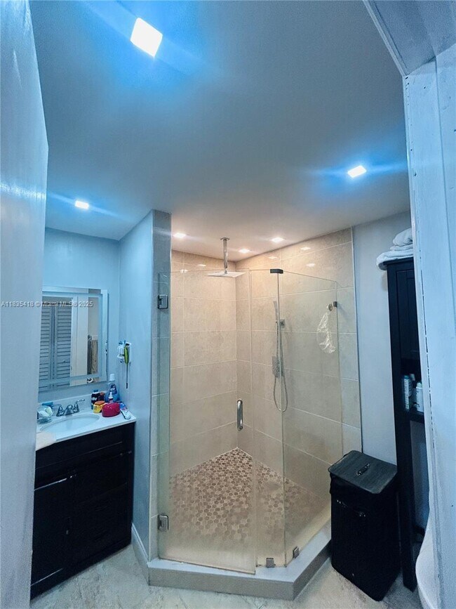 Building Photo - 8610 SW 156th Ct
