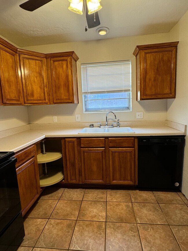 Building Photo - 6954 SW Forest- $200 OFF AT MOVE IN!