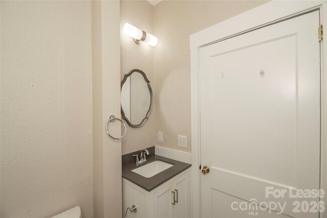 Building Photo - 212 S Broad St