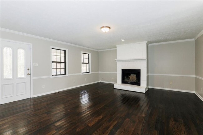 Building Photo - 2929 Pine Grove Dr