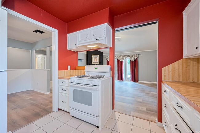 Building Photo - 2762 Foliage Green Dr