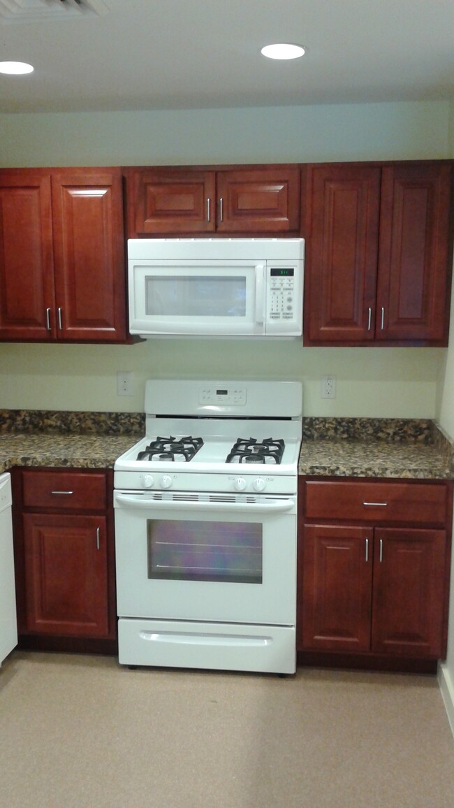 Gas range with built-in microwave - 1600 Church Rd