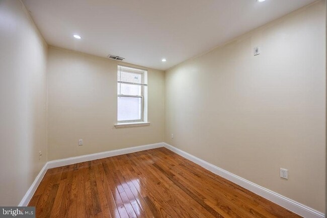 Building Photo - 4706 Chestnut St