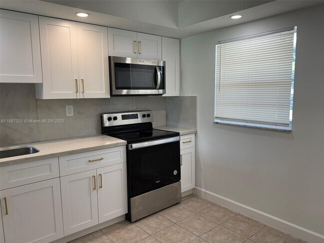 Building Photo - 5100 SW 90th Ave