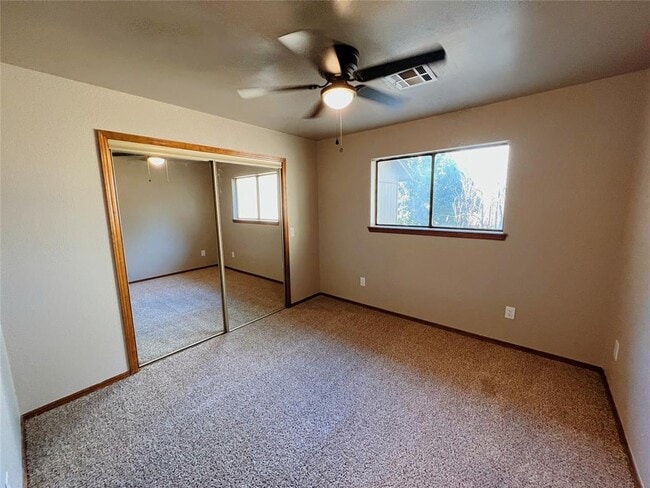 Building Photo - 213 Woodbridge Cir