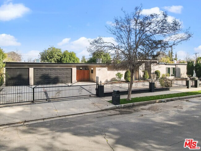 Building Photo - 6236 Sale Ave