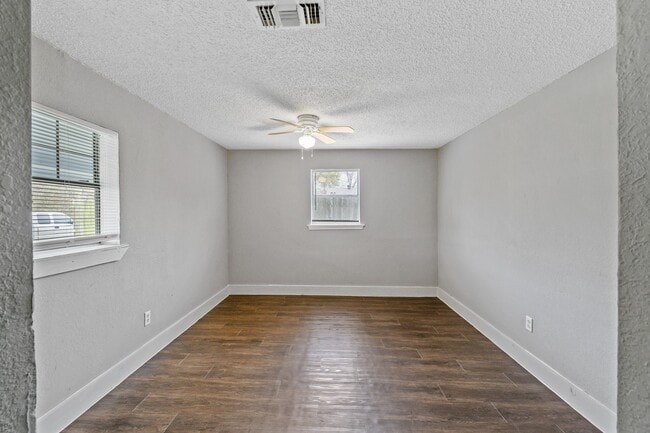 Building Photo - 3421 3rd Ave N