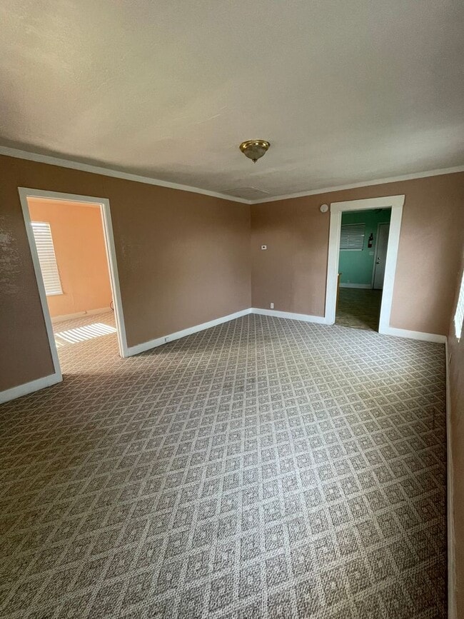 Building Photo - For Rent: Charming 2 Bedroom, 1 Bath Home ...