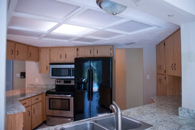 Building Photo - 3/Bedroom 3/Bath Tarpon Springs Home