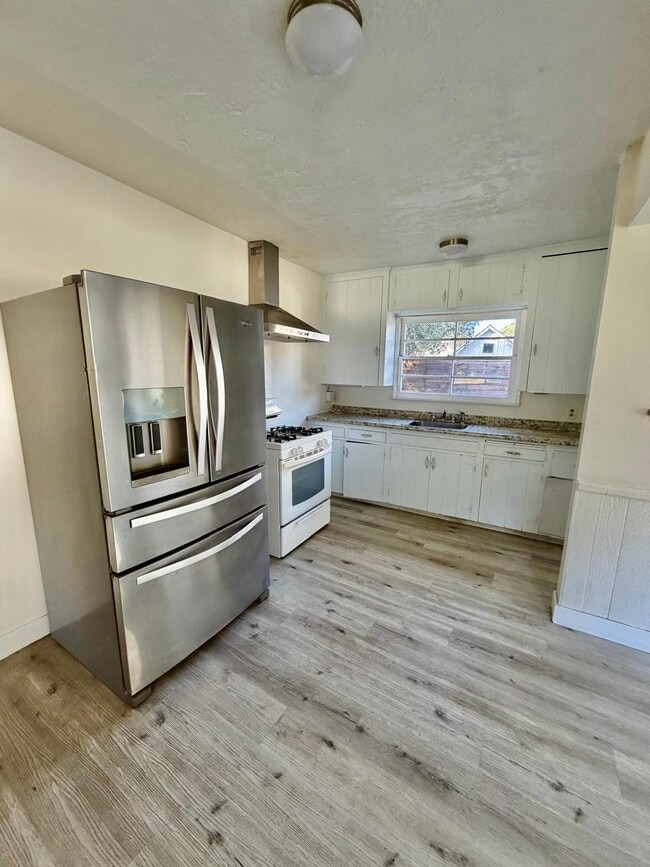 Building Photo - 21157 1/2 Placeritos blvd