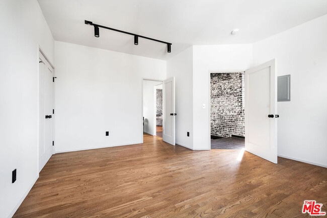 Building Photo - 3020 W Sunset Blvd