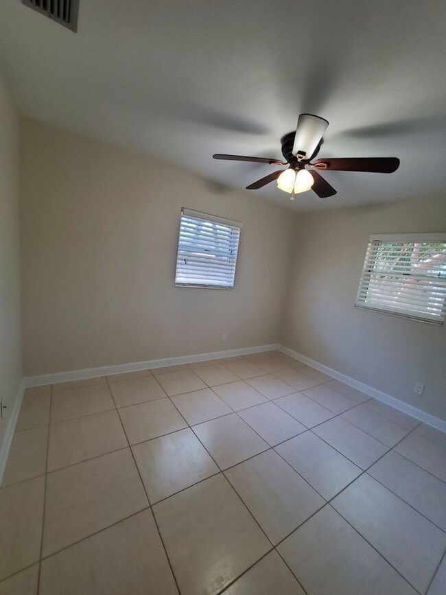 Building Photo - QUIET AND WELL MAINTAINED NEIGHBORHOOD