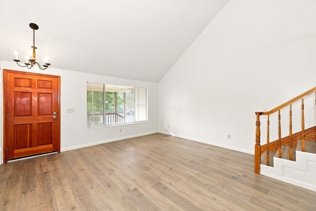 Building Photo - 831 Lightwood Ct