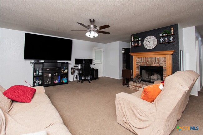 Building Photo - 3309 Lorena Dr
