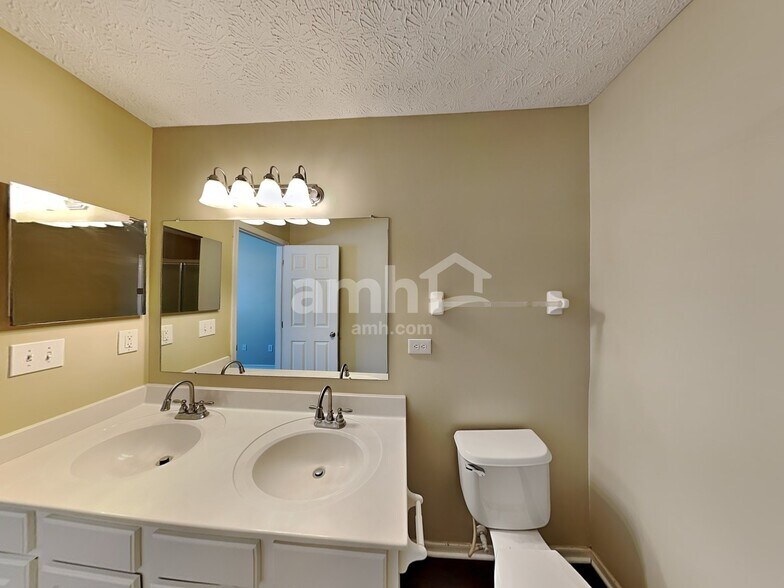 Building Photo - 5979 Haydens Crossing Blvd