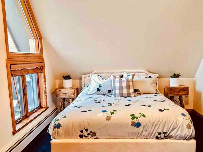 Building Photo - 140 Paquette Cir