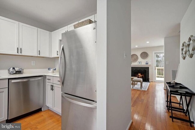 Building Photo - 8552 Southlawn Ct