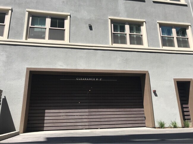 Building Photo - Gala Flat at The Cannery in Davis now!