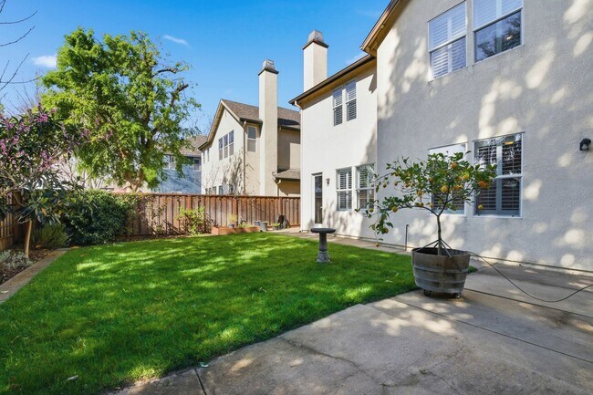 Building Photo - 4 Bed 3 Bath Single Family Home in Napa