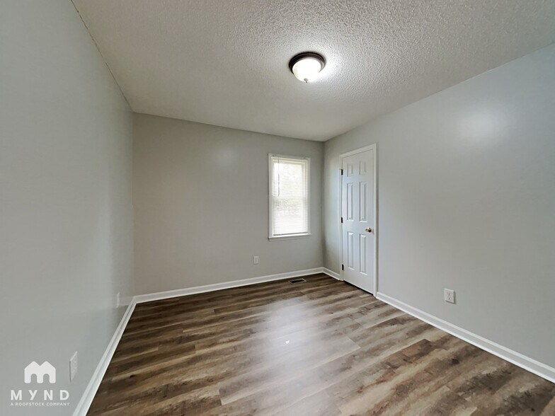 Building Photo - 1112 New Castle Ct