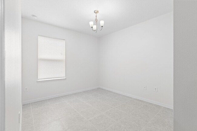 Building Photo - 681 SW Millard Dr
