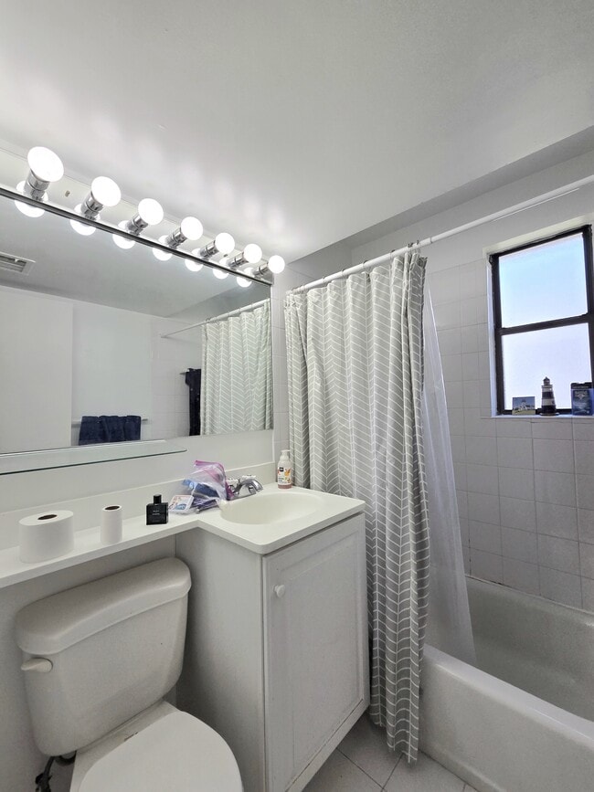 Building Photo - 3821 Davis Pl NW