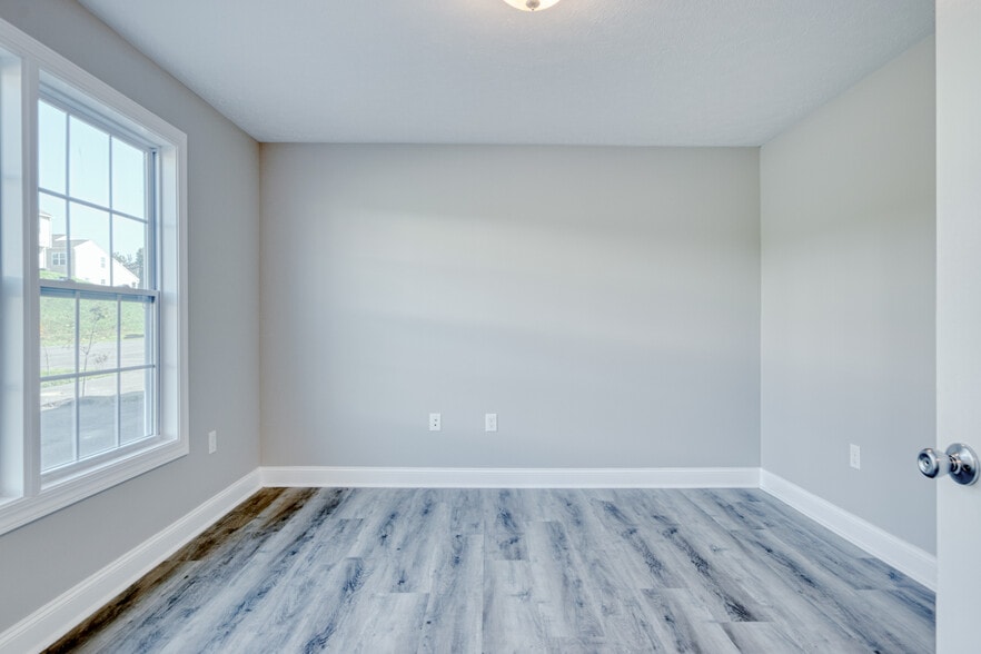 Building Photo - 220 Twisted Oak Dr NW