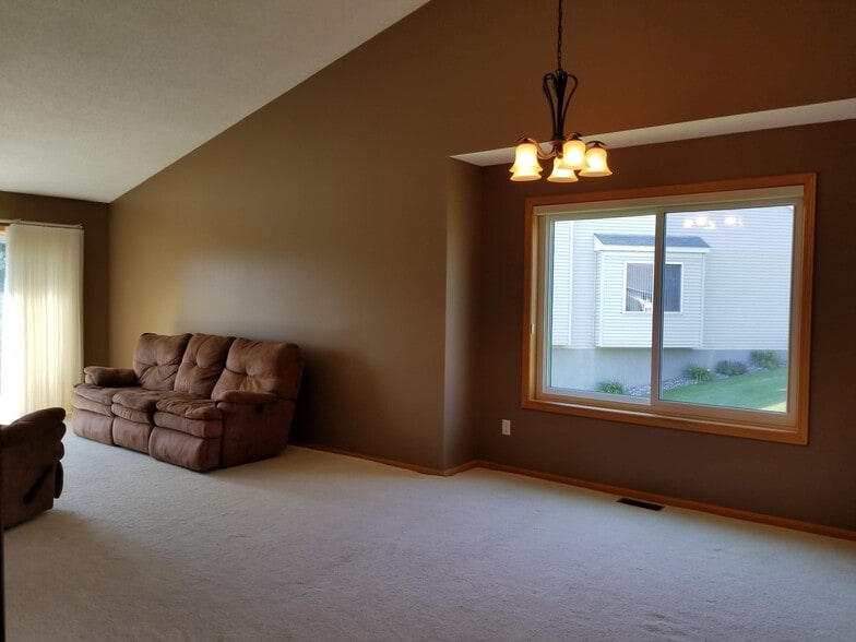 Dining Area/Living Room - 9719 Xenium Lane N