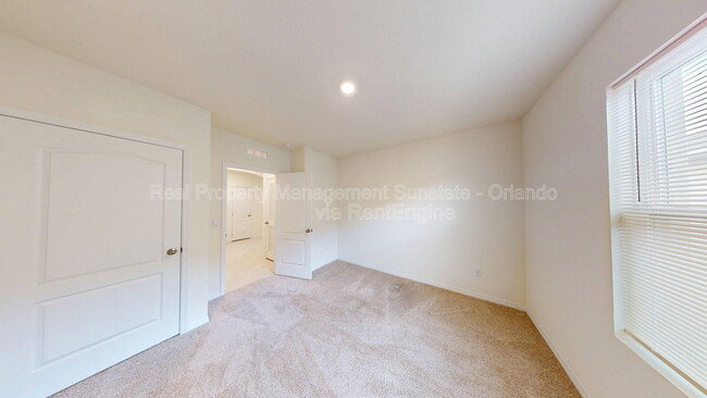 Building Photo - 2116 Silver Brk Wy