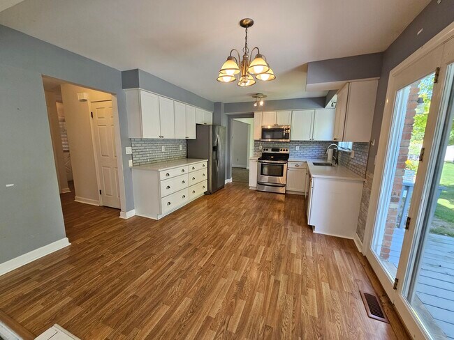 Building Photo - 44180 Richmond Ct