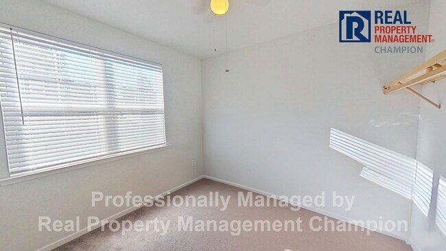 Building Photo - Spacious 4 BD/2 BA Home in Hawkeswater on the River