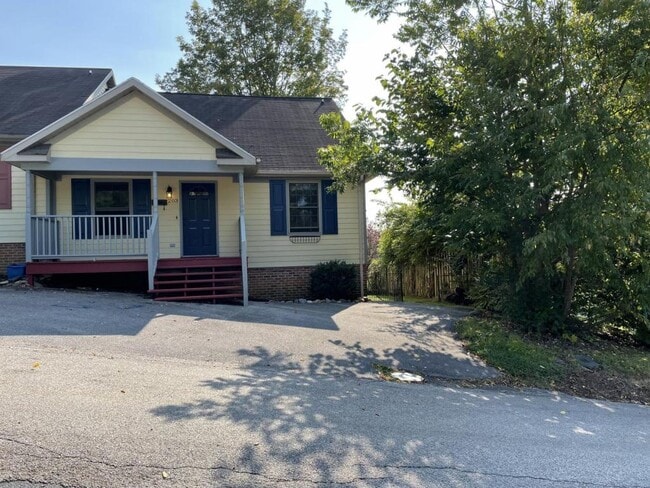 Building Photo - 203 Correll Ln