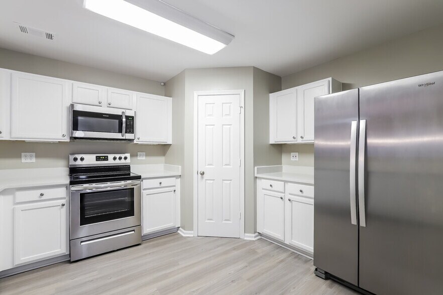 Building Photo - 2305 Mayfair Dr