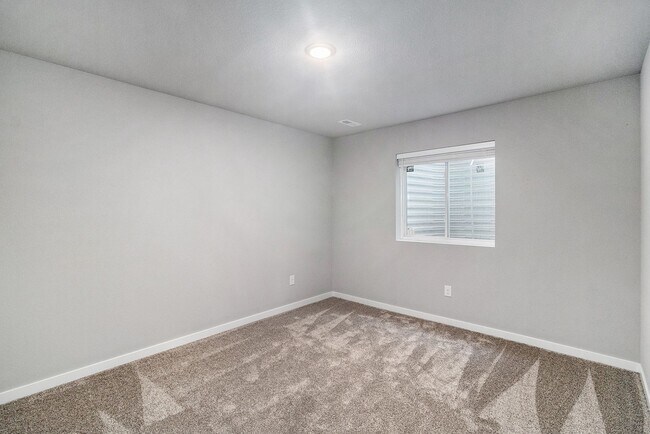 Building Photo - Brand New 5 Bedroom Condo!