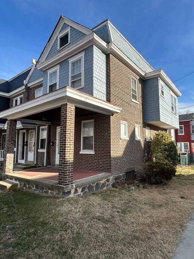 Building Photo - 2700 N Madison St