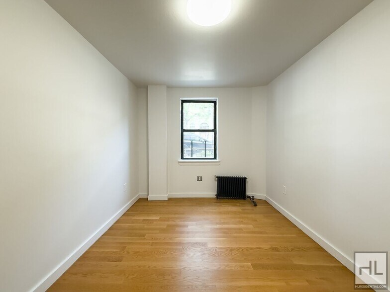 Building Photo - GREENE AVENUE / Spacious 1-Bed 1-Bath / Mi...