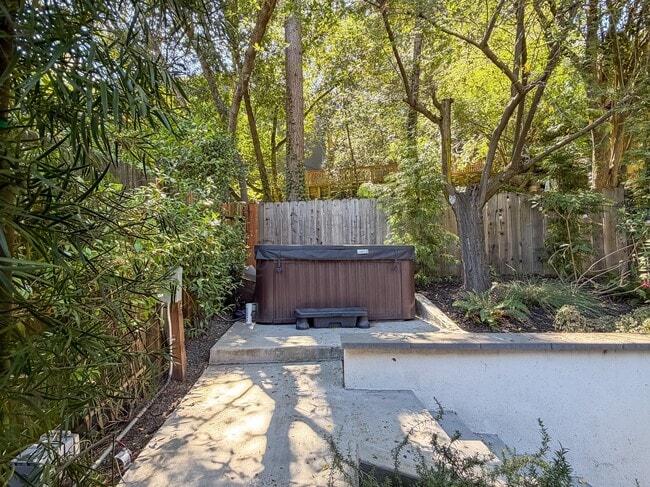Building Photo - 7352 Saroni Dr