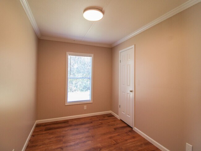 Building Photo - Recently Updated Manufactured Home!
