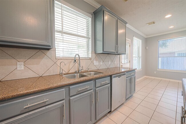 Building Photo - 13835 Desert Canyon Dr