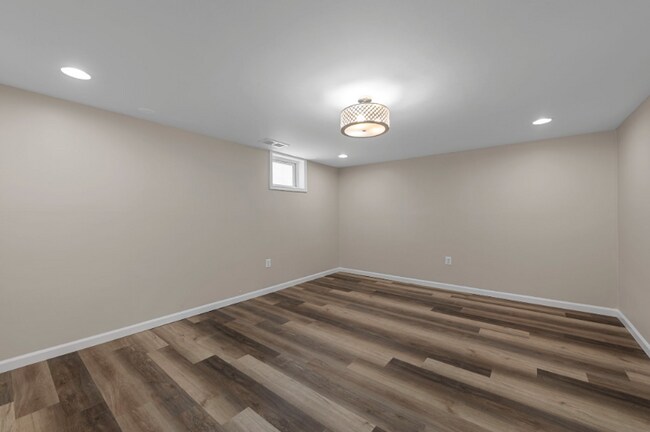 Building Photo - 6837 Julian Ave